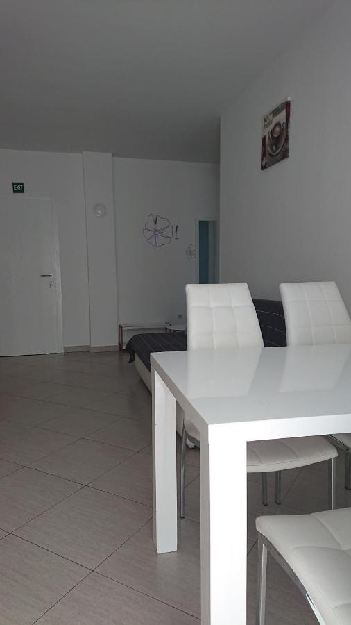 Apartments Matej & Irena ツレス エクステリア 写真
