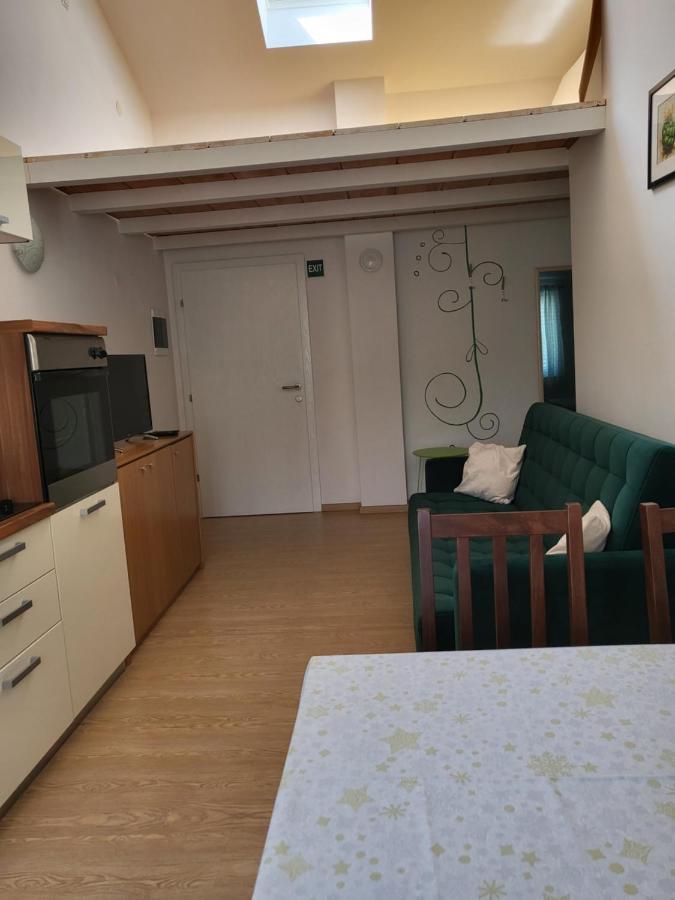 Apartments Matej & Irena ツレス エクステリア 写真