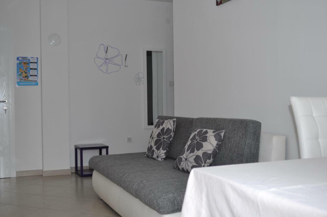 Apartments Matej & Irena ツレス エクステリア 写真