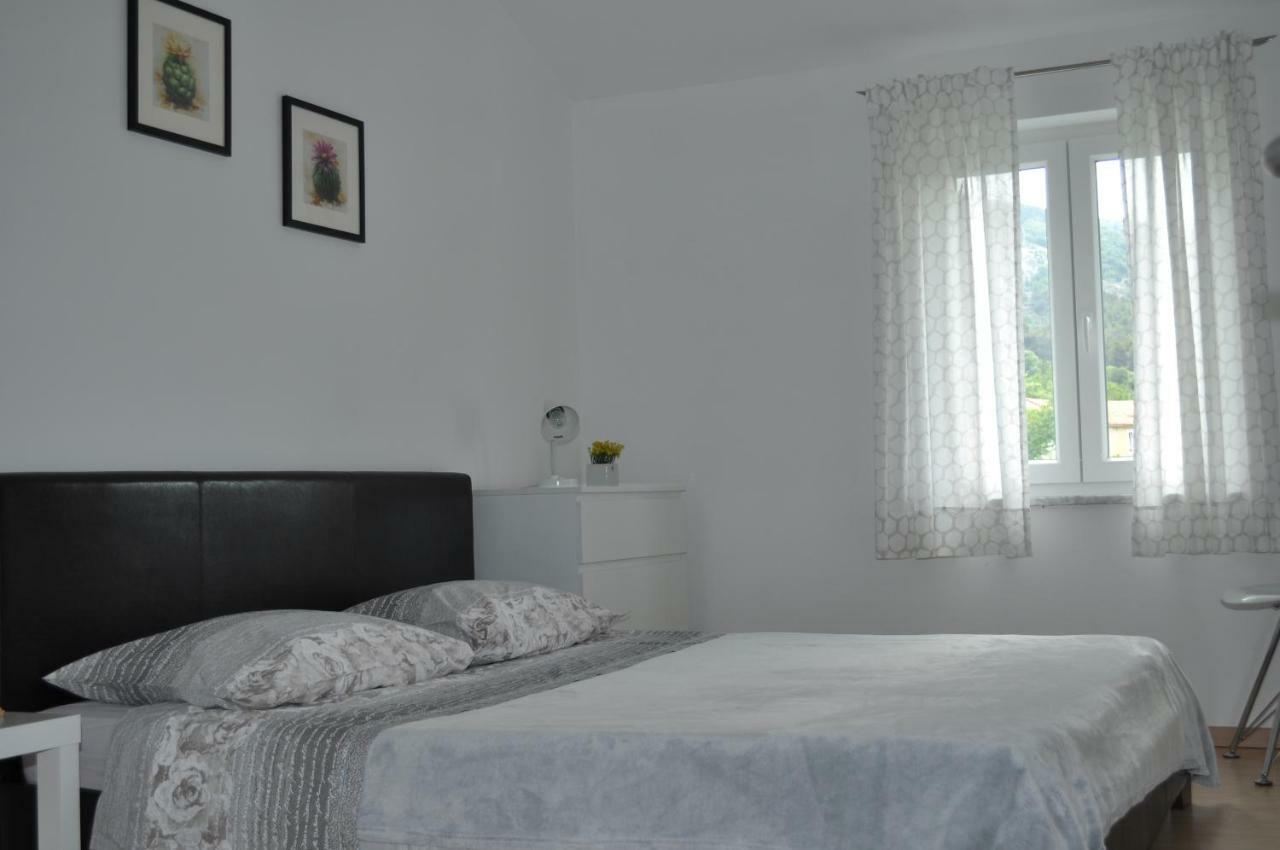 Apartments Matej & Irena ツレス エクステリア 写真